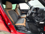 前席の画像です。是非運転席に座っていただき視界等をご確認ください。