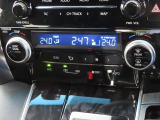 デュアルオートエアコン搭載☆運転席と助手席でエアコンが独立しているのでドライバーも同乗者もより快適にドライブができます♪