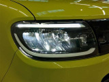 LEDヘッドライトです。LEDヘッドライトは電球が切れにくく長寿命で且つ省電力。夜間の運転がとてもラクになりますよ♪
