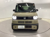 LEDヘッドライトを装備しています。LEDヘッドライトはとても明るく、雨の日や夜間走行も安全・安心です。オートライトコントロール付きで周囲の明るさに応じて自動で点灯・消灯します