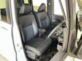 【運転席・助手席】内装ルームクリーニング済みです。しっかり綺麗にしていますので、是非、お確かめください。車に自信があるからこそ、是非一度ご来店頂き内外装も見てもらえると幸いです。