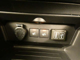 運転席と助手席には寒い時にうれしいシートヒーターが装備されてます。