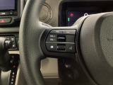 ステアリング左手側はオーディオ関連の操作スイッチです。視線を逸らすことなく運転に集中できます
