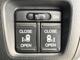 【両側パワースライドドア】スマートキーや運転席のスイッチで後席両側スライドドアの開閉が可能♪電動だから力を入れてドアを開ける必要が無く、小さなお子様でも簡単に開け閉めでき快適です♪