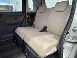 【 セカンドシート 】2列目も広々お乗りいただけます。