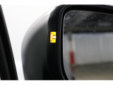 車体後部に内蔵されたセンサーにより後側方から接近する車両を検知してくれます。車線変更の時は役に立ちそうです。