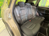 後部座席も気になるようなキズ・汚れやへたり等、大きなダメージはなく、良好な状態です。