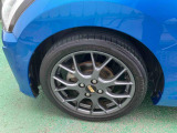 メーカーオプションのアルミホイール