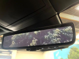 【デジタルインナーミラー】後席の大きな荷物や同乗者で後方が確認しづらい時でも安心!カメラが撮影した車両後方の映像をルームミラー内に表示。クリアな視界で状況の確認が可能です!