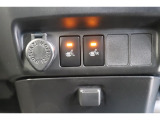 シートヒーターは、エアコンで車内を温めるよりも早くシートが温まるので、寒い季節も快適になります。