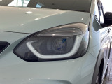 LEDヘッドライトは、点灯の瞬間から最大光量を発揮し、突然暗くなるトンネルなどでの安定感を高めます。