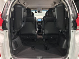 3列目シートを跳ね上げればラゲッジスペースを更に広く使えます。