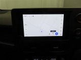 ディスプレイオーディオにナビ機能が設定されています。簡単な操作で行き先を入力することができ、音声で目的地まで案内してくれます。初めて訪れる場所も安心です。
