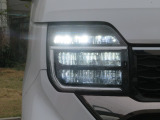 切れにくく明るいLEDヘッドライト装備!