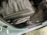 痛みの出やすい運転席シートの角、フロアマット、座面、ともに良好です