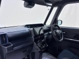 ダイハツのお店では、ダイハツ車を知り尽くしたプロフェッショナルが、専用の診断機器を使って各システムを点検しております。