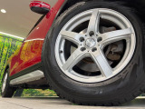 外観にマッチしたアルミホイールを装着しております。各種アルミホイールや、スタッドレスタイヤも取扱いしております。是非ご相談ください♪