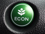 ★ECONスイッチ★ スイッチをONにすると、エンジンやエアコンなどクルマ全体の動きを低燃費モードに!燃費をよくするようクルマが頑張ります☆