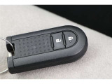 ■スマートキー■ 鍵を身に着けていれば、ドアの施錠・開錠が可能です!バッグから鍵を探し出す必要もないので、たくさん荷物を持っていたり雨の日傘をさしている時にも便利ですね!