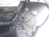◆チップアップ&ダイブダウン機構付【ULTR SEAT】は後席座面を左右分割で跳ね上げることができます。トランクで積載できない背の高い荷物をラクラク収納できます。ホンダ車ならではの人気装備です。