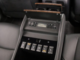 後席もVIP装備!後席センターコンソールの画像です!こちらのお車には、後席にもパワーシートが装備されています!更にオーディオなども後席から操作出来るなど豪華!ゲストに喜んで頂ける装備ですね!
