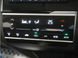 フルオートエアコン搭載。好みの温度に設定するだけで、風向や風量を自動でコントロール!いつでも快適な車内環境に。