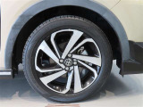 純正のアルミホイール装着車です。タイヤサイズは195/65R17です。