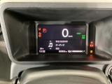メータは先進的なデジタルメーターを採用!ゆっくりと数字が動くのでとても見やすく表示されます!平均燃費なども表示、エコな運転の手助けをしてくれます!