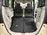 リアシートを倒すと、ラゲッジスペースを広くお使いいただけます!