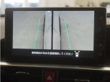パノラミックビュー搭載。車両の前後左右に搭載した4つのカメラにより、クルマを真上から見ているような映像を表示。運転席から確認しにくい車両周囲の状況を把握できます。