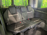 3列目シートはもちろん状態良好☆大人でもゆったりと座って頂けますので、大人数でのお出かけもラクラクです♪ご家族で、気の知れた仲間で、ドライブに行くのが楽しみですね♪
