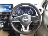 運転が楽しくなる明るく開放的な運転席まわりです。