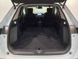リア席を倒せば広々とした空間の出来上がり!床が低くフラットになり、天井までの高さがありますので積載が便利です。