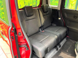 後部座席も気になるようなキズ・汚れやへたり等、大きなダメージはなく、良好な状態です。