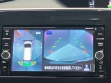【アラウンドビューモニター】車を上から見下ろしているかのような映像で周囲の状況がひと目で確認、狭い駐車場に駐車するときも安心です♪