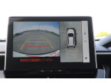 パノラミックビューモニター付きです。車両を上から見たような映像をディスプレイオーディオ画面に表示。運転席からの目視だけでは見にくい、車両周辺の状況をリアルタイムでしっかり確認できます。