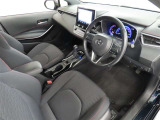 シンプルで使いやすいデザインの運転席です。