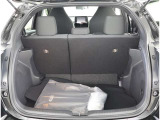 通常のラゲージスペースです。フロアマットもございます。