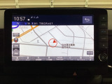 ワイド画面のナビゲーションは、フルセグTV、インターナビ対応のGathers純正メモリーナビを搭載しています。ナビに曲を記憶させるミュージックサーバー使用時は、別途SDカードが必要になります。