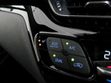【シートヒーター】は運転席&助手席に。スイッチONですぐに暖まり、冬の寒い日はこの装備なしの車は考えられなくなってしまう装備の一つです♪