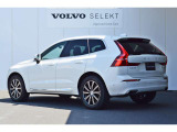 VOLVOの安全機能は前方だけではなく後方も監視しています