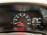 シンプルで大きく見やすい単眼メーター&平均燃費等のさまざまな車両情報が表示できるマルチインフォメーションディスプレイ