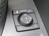 こちらのRAV4はオートミラー付き!うっかり閉じ忘れの無いように、鍵を閉めるとミラーも閉じ、エンジン掛ければミラーが開きます!あると便利なんです♪