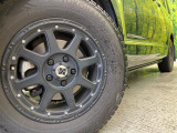 【16インチアルミホイール】外観にマッチしたアルミホイールを装着しております。各種アルミホイールや、スタッドレスタイヤも取扱いしております。是非ご相談ください♪