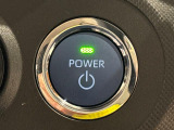 電子カードキーを携帯していれば、ボタンを押すだけでエンジンの始動がスマートに行えます