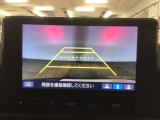 【バックカメラ】運転が苦手な方も車庫入れラクラクです!ギアをリバースに入れれば自動的に切り換わりますので、面倒な操作は不要です♪狭い駐車場もお車を傷つけず安心ですね!