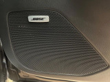 【BOSEサウンドシステム】メーカーオプションの高品位サウンドシステムを搭載。専用のチューニングが施された大小様々なスピーカーから良質なサウンドが奏でられ、臨場感あふれる音響空間を演出します。