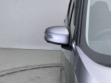 【ウインカー付ドアミラー】視認性が上がり、車・バイク事故防止にもつながります。
