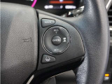 ◆アダプティブクルーズコントロール◆予め設定した車速内でクルマが自動的に加減速。前走車との適切な車間距離を維持しながら追従走行します。【LKAS】車線維持支援システムでステアリング操作を支援。