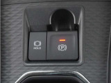 電動パーキングブレーキ搭載で指一本で簡単に操作することができます。さらに停車中に、ブレーキペダルを踏み続けなくても、自動的にブレーキを保持する機能である、ブレーキホールド付きです。